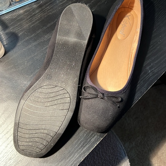 Black ballet slippers size 8.5 - Picture 3 of 4